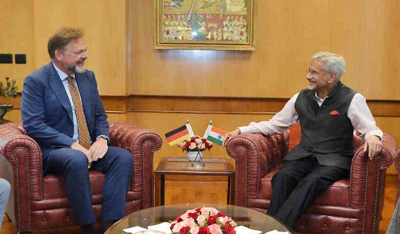 विदेश मंत्री एस. जयशंकर ने जर्मन राजदूत फिलिप एकरमैन को दी विदाई (तस्वीर क्रेडिट@DrSJaishankar)