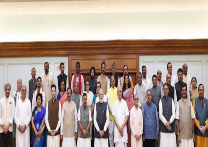 प्रधानमंत्री नरेंद्र मोदी ने नए सांसदों के साथ की विशेष बैठक (तस्वीर क्रेडिट@TawdeVinod)