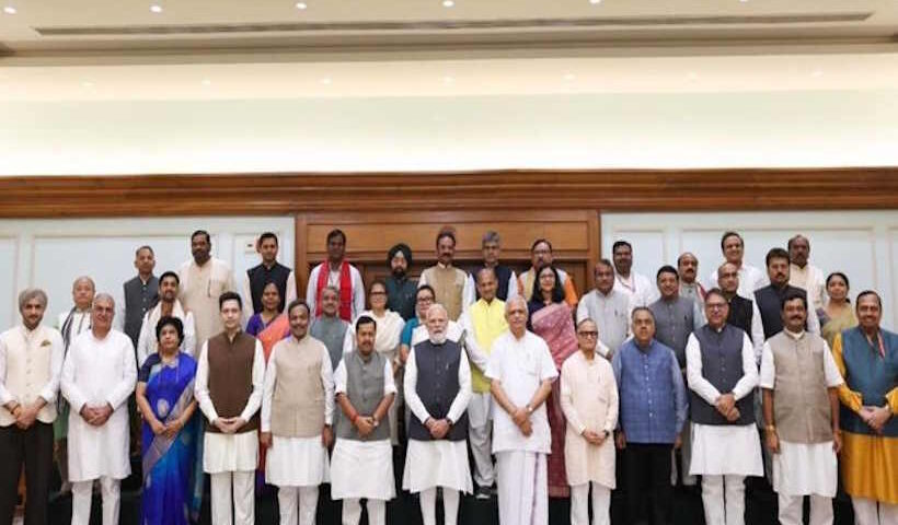 प्रधानमंत्री नरेंद्र मोदी ने नए सांसदों के साथ की विशेष बैठक (तस्वीर क्रेडिट@TawdeVinod)