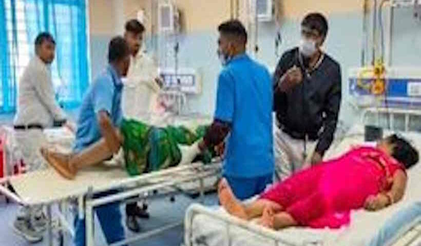 लखीसराय के अशोकधाम मंदिर में भगदड़ से 7 महिलाओं की मौत (तस्वीर क्रेडिट@np_nationpress)