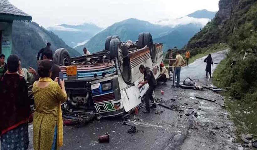 हिमाचल के चंबा में भीषण बस हादसा, 7 लोगों की मौत, 11 घायल(तस्वीर क्रेडिट@AnjaliKumari009)