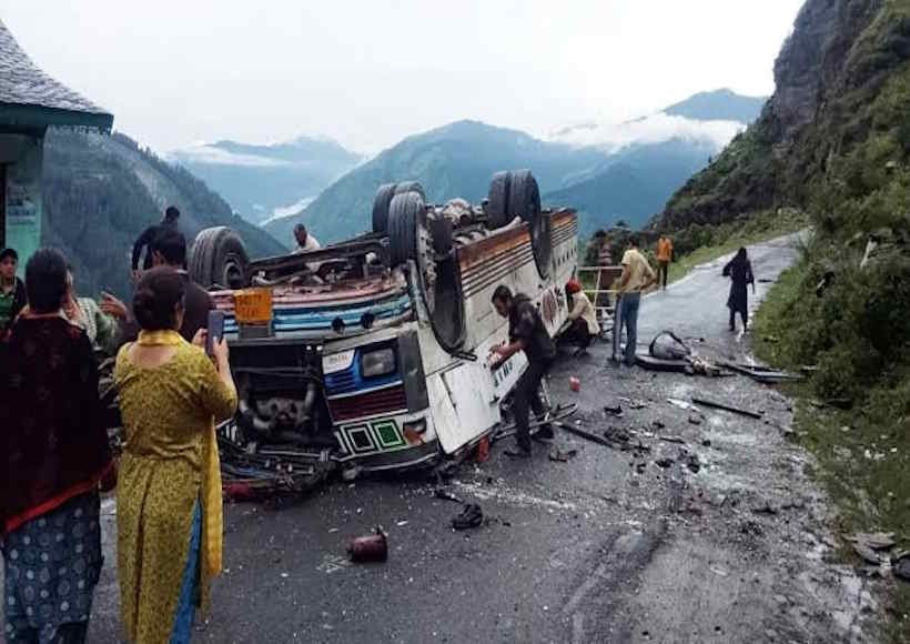 हिमाचल के चंबा में भीषण बस हादसा, 7 लोगों की मौत, 11 घायल(तस्वीर क्रेडिट@AnjaliKumari009)