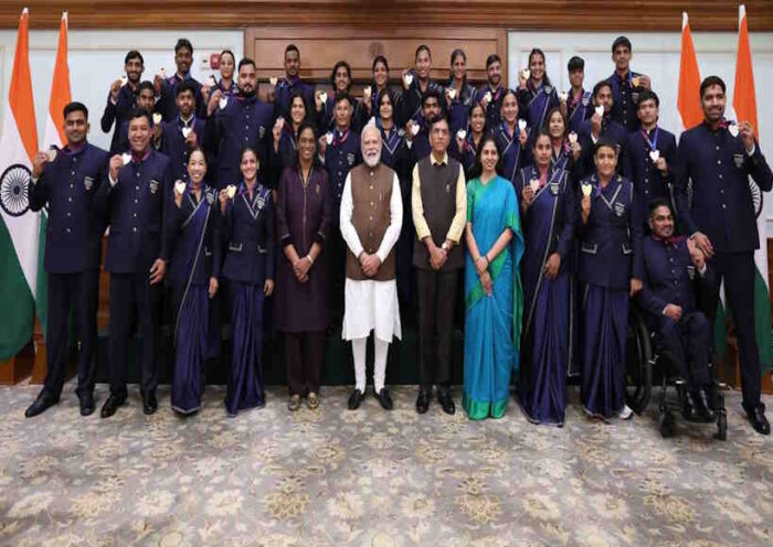 कॉमनवेल्थ गेम्स के पदक विजेताओं से पीएम मोदी ने की मुलाकात (तस्वीर क्रेडिट@narendramodi)