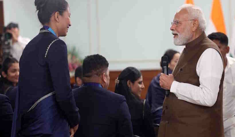 प्रधानमंत्री मोदी ने लवलीना बोरगोहेन की देशभक्ति को सराहा (तस्वीर क्रेडिट@airnews_lucknow)