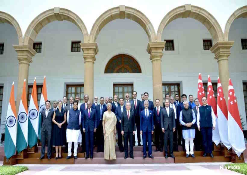 वित्त मंत्री निर्मला सीतारमण चौथे भारत-सिंगापुर मंत्रिस्तरीय गोलमेज सम्मेलन में शामिल होने के लिए सिंगापुर रवाना (तस्वीर क्रेडिट@AIRNewsHindi)