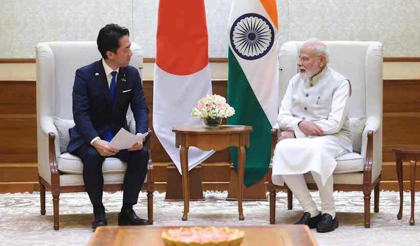 पीएम मोदी से मिले जापानी रक्षा मंत्री शिंजिरो कोइजुमी (तस्वीर क्रेडिट@narendramodi)