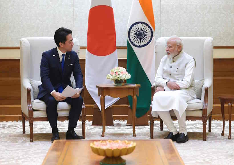 पीएम मोदी से मिले जापानी रक्षा मंत्री शिंजिरो कोइजुमी (तस्वीर क्रेडिट@narendramodi)
