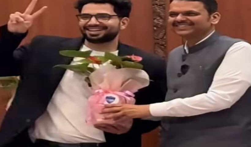 समय रैना और महाराष्ट्र के मुख्यमंत्री देवेंद्र फडणवीस (तस्वीर क्रेडिट@JaikyYadav16)