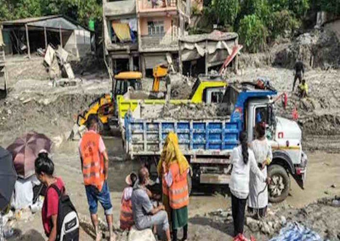 नेपाल में विनाशकारी बाढ़ का कहर गहराया,मृतकों की संख्या 1100 के पार (तस्वीर क्रेडिट@DeshbandhuMp)