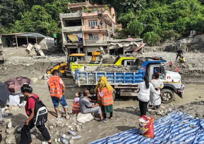 नेपाल में विनाशकारी बाढ़ का कहर गहराया,मृतकों की संख्या 1100 के पार (तस्वीर क्रेडिट@DeshbandhuMp)