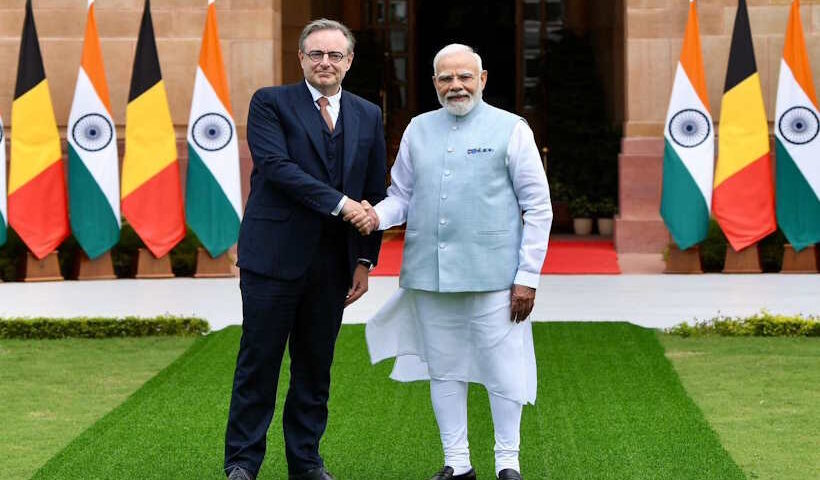 प्रधानमंत्री नरेंद्र मोदी और बेल्जियम के प्रधानमंत्री बार्ट डी वेवर (तस्वीर क्रेडिट@newsindia24x7_)