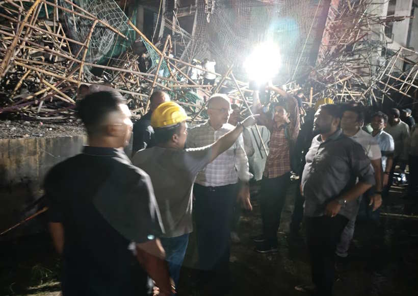 गांधीनगर में निर्माणाधीन इमारत की स्लैब गिरी, 12 से ज्यादा मजदूरों के दबे होने की आशंका (तस्वीर क्रेडिट@sanghaviharsh)