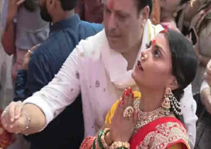 गणेशोत्सव में रानी स्वर्णकार के साथ नजर आए गोविंदा (तस्वीर क्रेडिट@KraantiKumar)