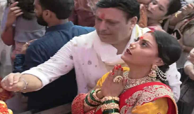 गणेशोत्सव में रानी स्वर्णकार के साथ नजर आए गोविंदा (तस्वीर क्रेडिट@KraantiKumar)