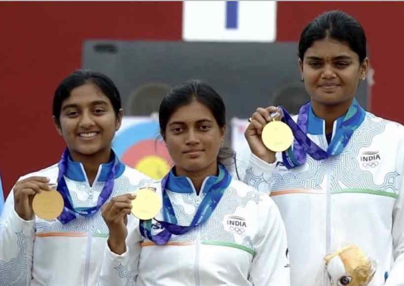 एशियन गेम्स में भारतीय महिला कंपाउंड आर्चरी टीम ने गोल्ड जीता (तस्वीर क्रेडिट@TheRajanRao)