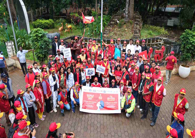 पोलियो-मुक्त दुनिया के प्रति अपनी प्रतिबद्धता को दोहराने के लिए, 21 रोटरी क्लब और 2026–27 के लिए आरआई डिस्ट्रिक्ट गवर्नर एमजी रोड पर एक साथ आए