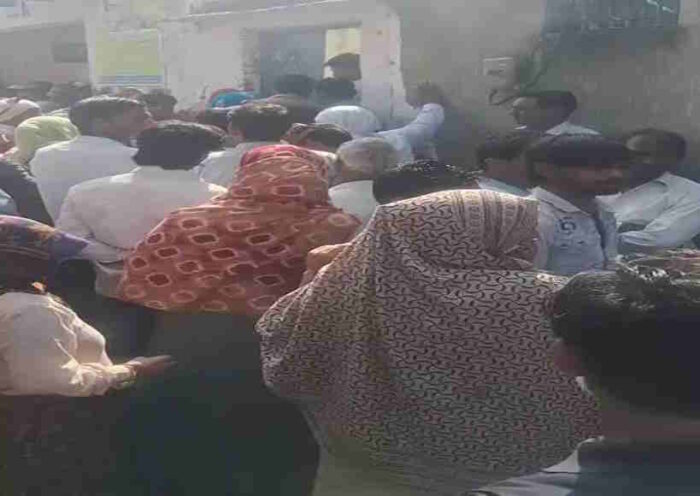 ग्रेटर नोएडा में एक ही परिवार के पाँच लोगों की मौत से सनसनी (तस्वीर क्रेडिट@ArunAzadchahal)