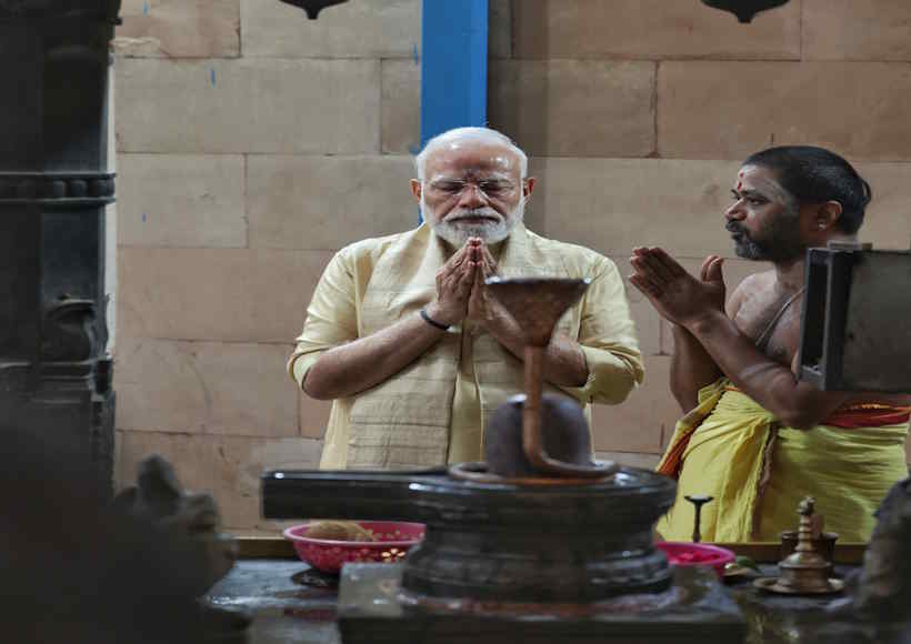 जनसेवा के 25 साल पूरे होने पर पीएम मोदी ने सरोजिनी नगर के श्री विनायक मंदिर में की पूजा-अर्चना (तस्वीर क्रेडिट@gaurav1307kumar)