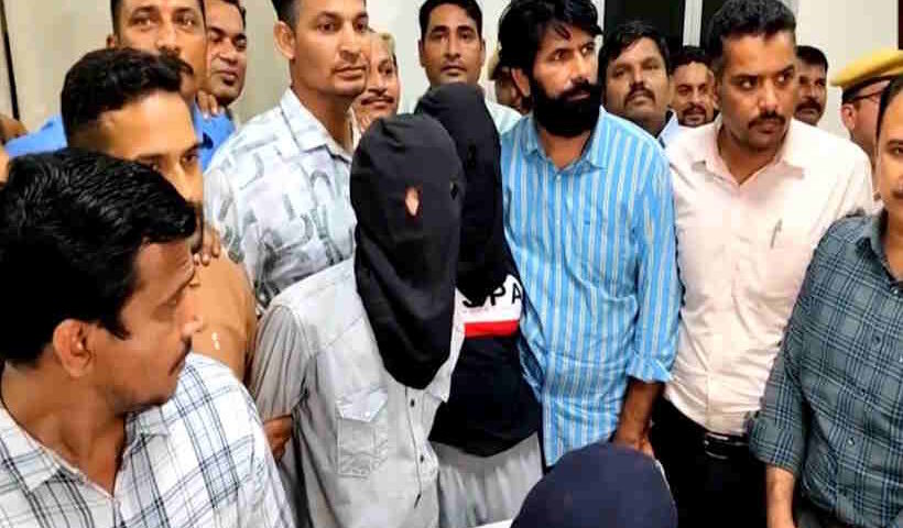 टाइगर श्रॉफ की कार पर फायरिंग मामले में तीन संदिग्ध हिरासत में (तस्वीर क्रेडिट@mrabhishe_k)