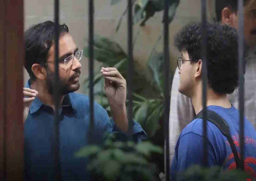 सीजेपी नेता सौरव दास और आशुतोष रांका को 5 दिन की न्यायिक हिरासत में भेजा गया (तस्वीर क्रेडिट@Rajboy7983)