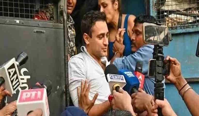 इमरान खान को 28 अक्टूबर तक भारत छोड़ने का नोटिस (तस्वीर क्रेडिट@vishal_yadav22)
