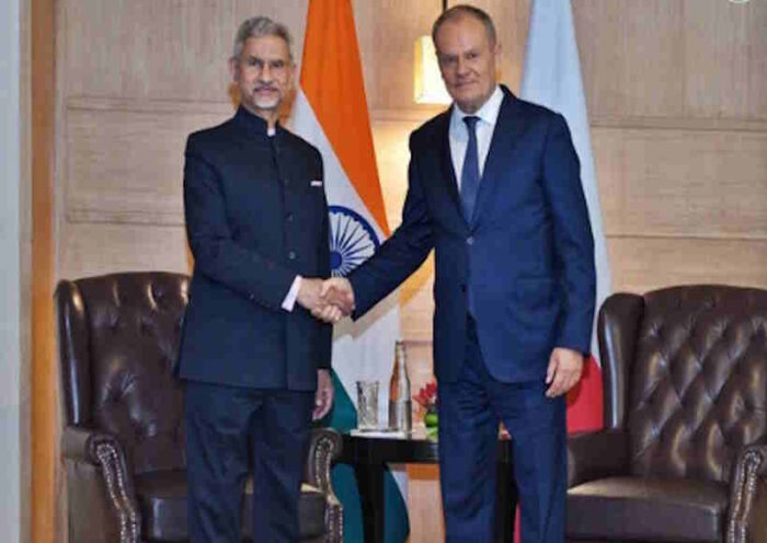 पोलैंड के प्रधानमंत्री डोनाल्ड टस्क और भारत के विदेश मंत्री एस. जयशंकर (तस्वीर क्रेडिट@PBSHABD)