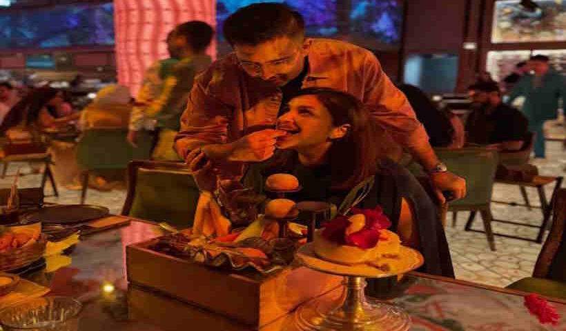बॉलीवुड अभिनेत्री परिणीति चोपड़ा और उनके पति और राजनेता राघव चड्ढा (तस्वीर क्रेडिट@ishita_9529)