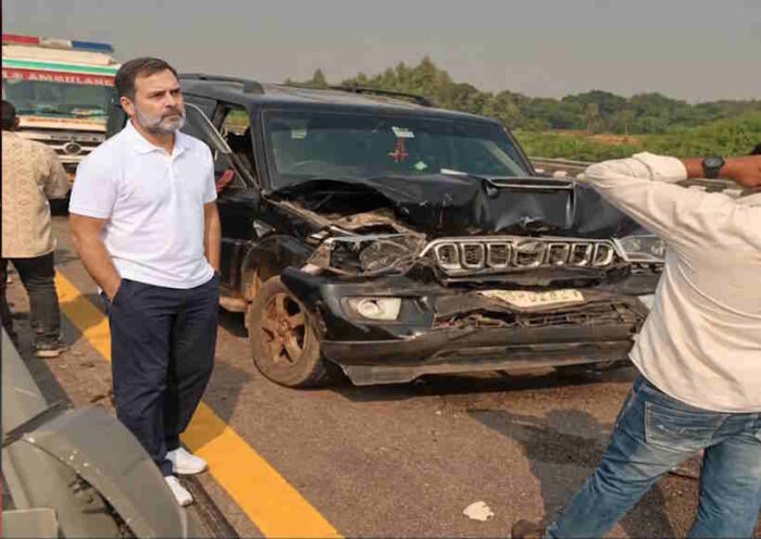 सुल्तानपुर में राहुल गांधी के काफिले की गाड़ियाँ आपस में टकराईं (तस्वीर क्रेडिट@kanchan40787662)