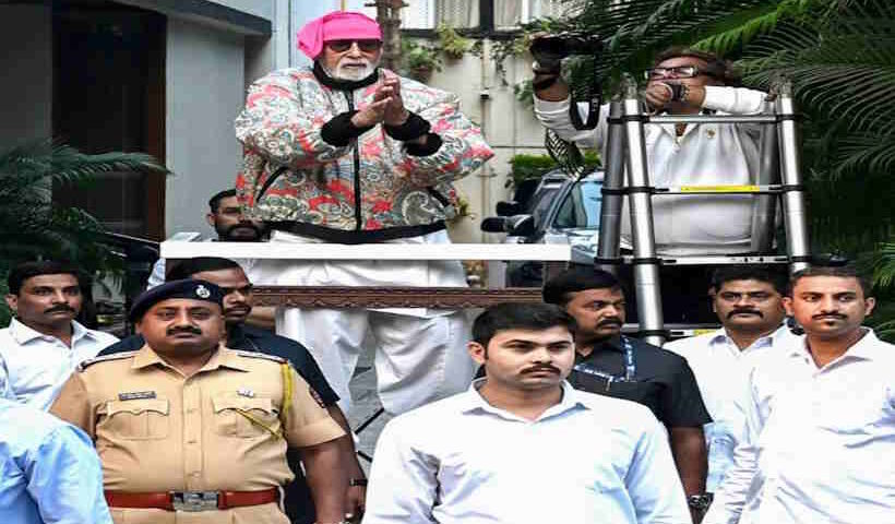 बम की धमकी के बाद भी नहीं टूटी अमिताभ बच्चन की परंपरा (तस्वीर क्रेडिट@Aknarhi10)