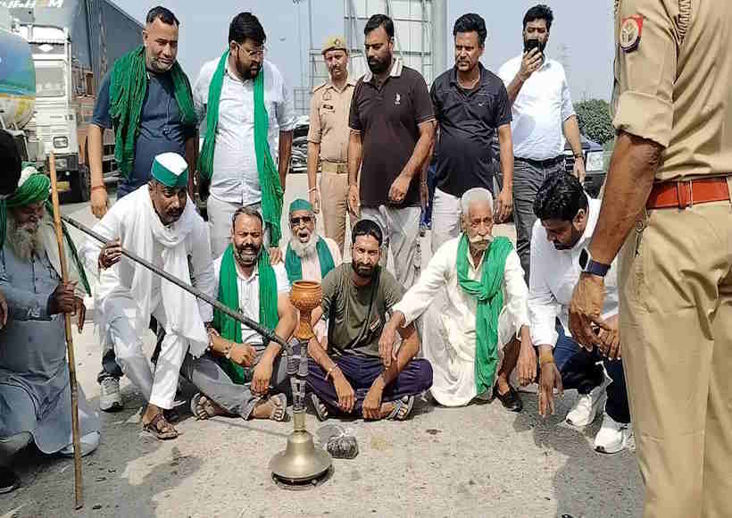 दिल्ली कूच से पहले किसान नेताओं पर पुलिस की कार्रवाई (तस्वीर क्रेडिट@Knewsindia)
