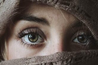 5 ways to care for the skin around your eyes in the monsoon