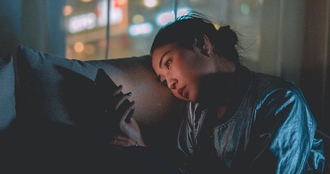 What is mobile radiation and how does it affect your skin?