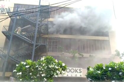 Fire in Lucknow hotel