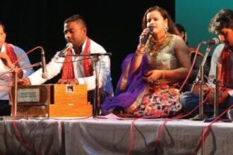 Folk musicians
