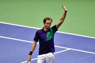 Medvedev advances to quarterfinal winning over Ruusuvuori