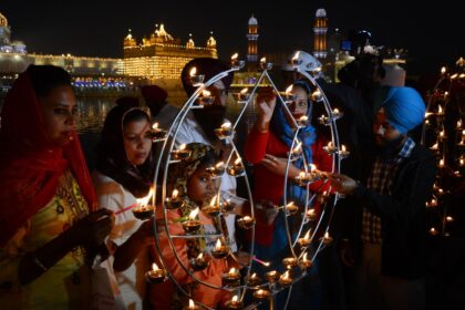 Devotees light up diyas and witnesses fireworks at Golden Temple on the occasion of 'Bandi Chhor Divas'