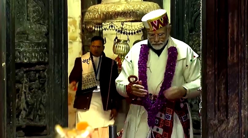 PM Modi offers prayers at Kedarnath temple