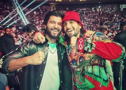 Ranveer Singh soaks in MMA action, poses with Vijay Deverakonda