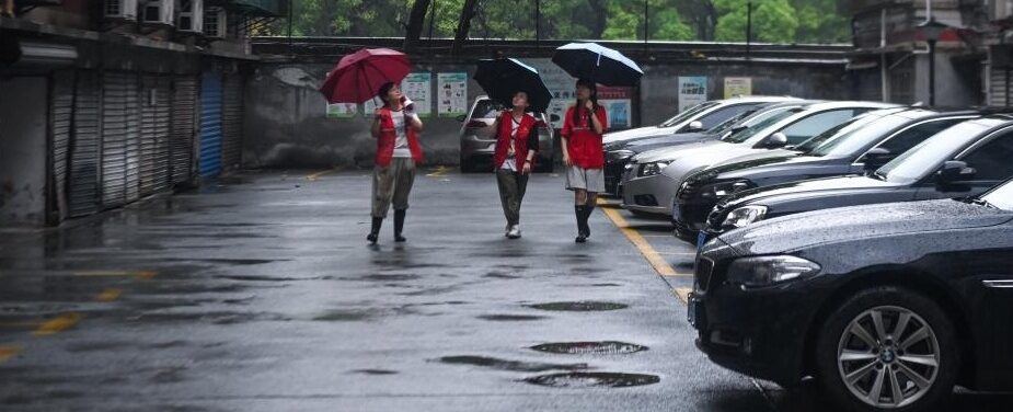 Volunteers patrol at an old residential area in Nanhu District