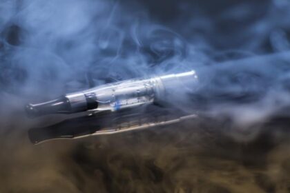 E-cigarettes can cause cardiac arrhythmias, Quit smoking now