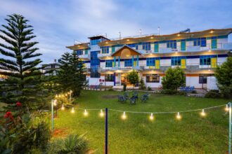 goSTOPS Bir provides 5 individual rooms with colourful furnishings in addition to a large dormitory with 42 beds