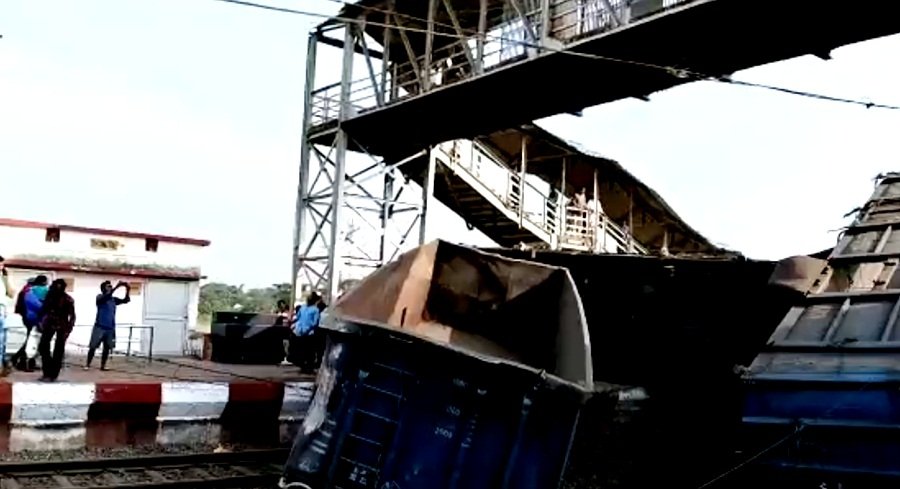 Eight wagons of the goods train derailed at the Korei station on Bhadrak-Kapilas Road Railway section