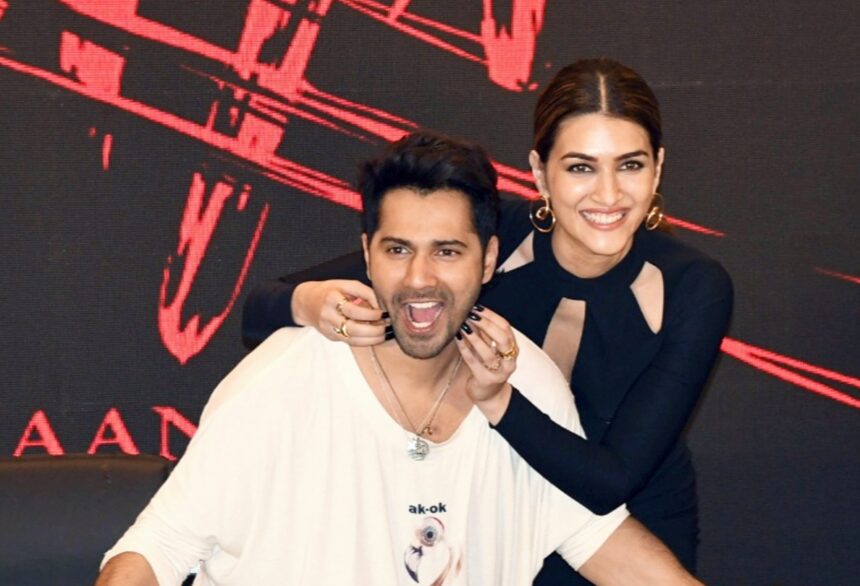 Bollywood actor Varun Dhawan and actress Kriti Sanon