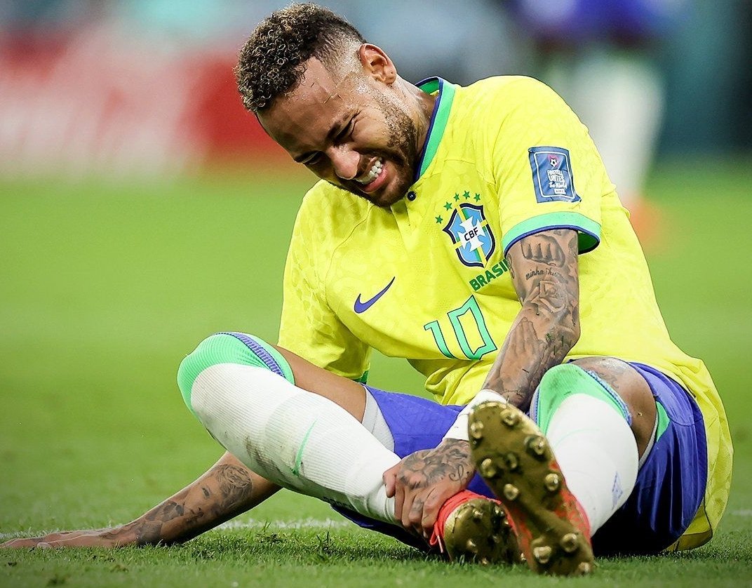Injured Neymar