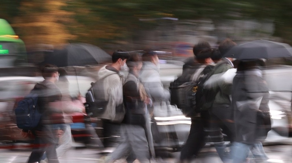 Students head to crams schools in southern Seoul