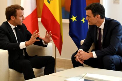 Spanish Prime Minister Pedro Sanchez (R) meets with French President Emmanuel Macron