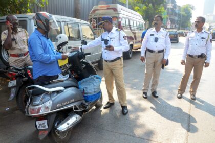 Traffic police taking challan