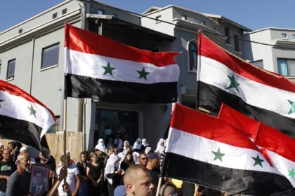 Druzes hold Syrian flags