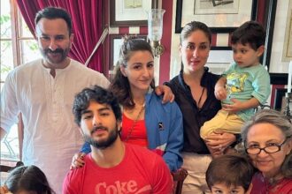 Kareena, Saif, Soha and kids pose with Sharmila Tagore