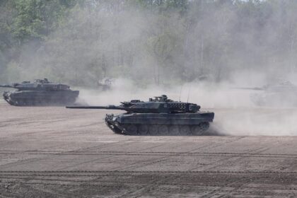 Leopard 2 tanks